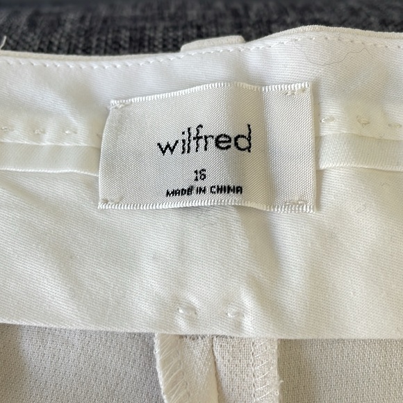 Aritzia Effortless Pant Short- long - Picture 3 of 4